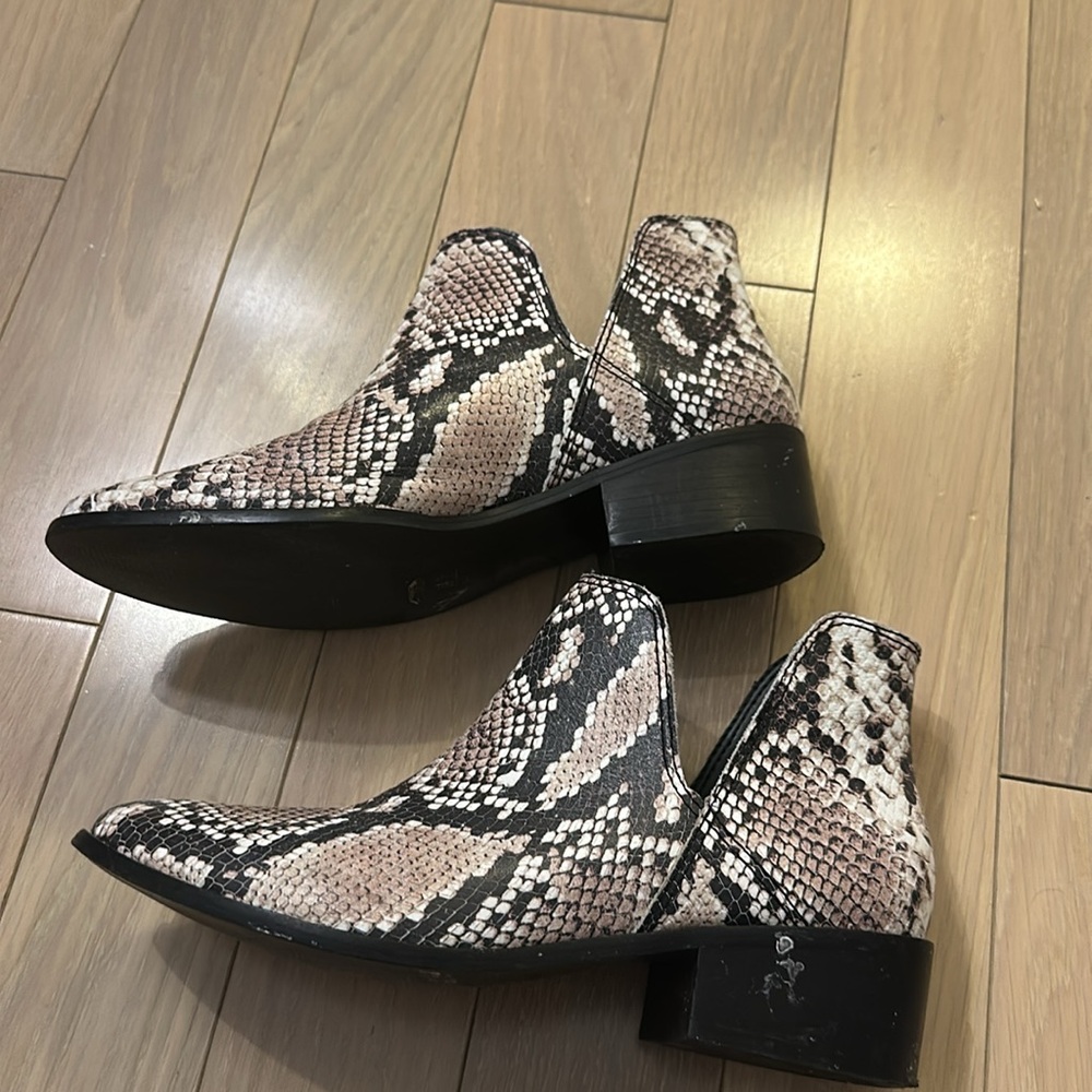 KAANAS Como Open Ankle Booties - Picture 7 of 13